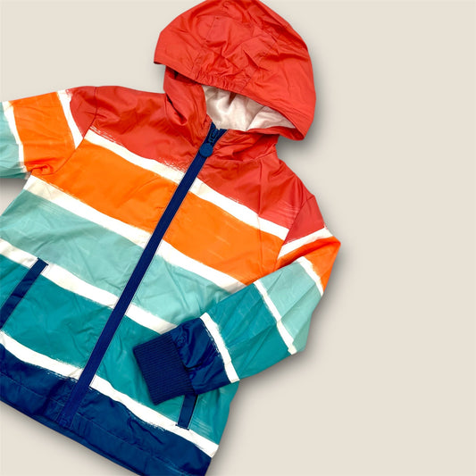 Cortavientos a rayas multicolor.