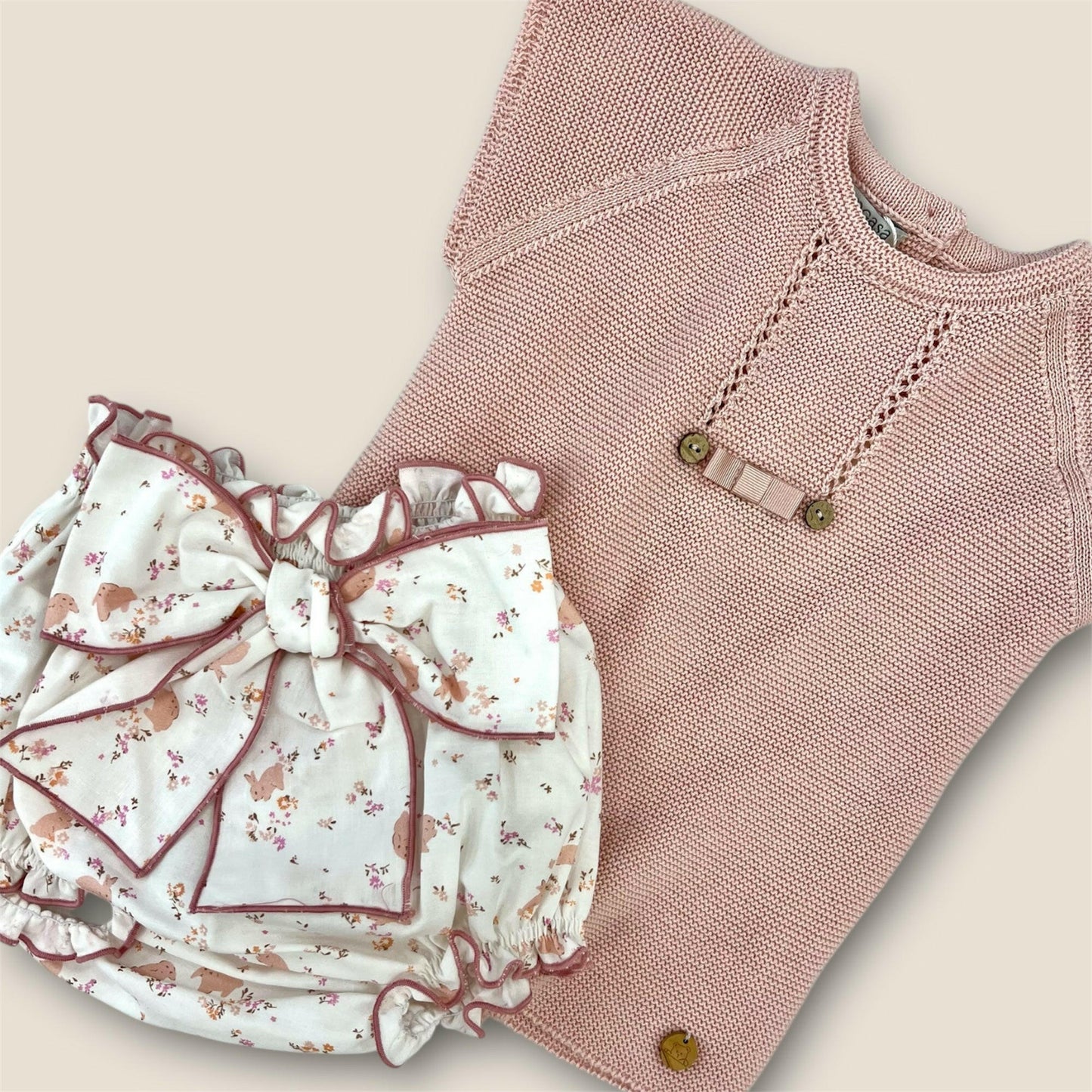 Conjunto rosa con lazo y conejitos Peques del Valle