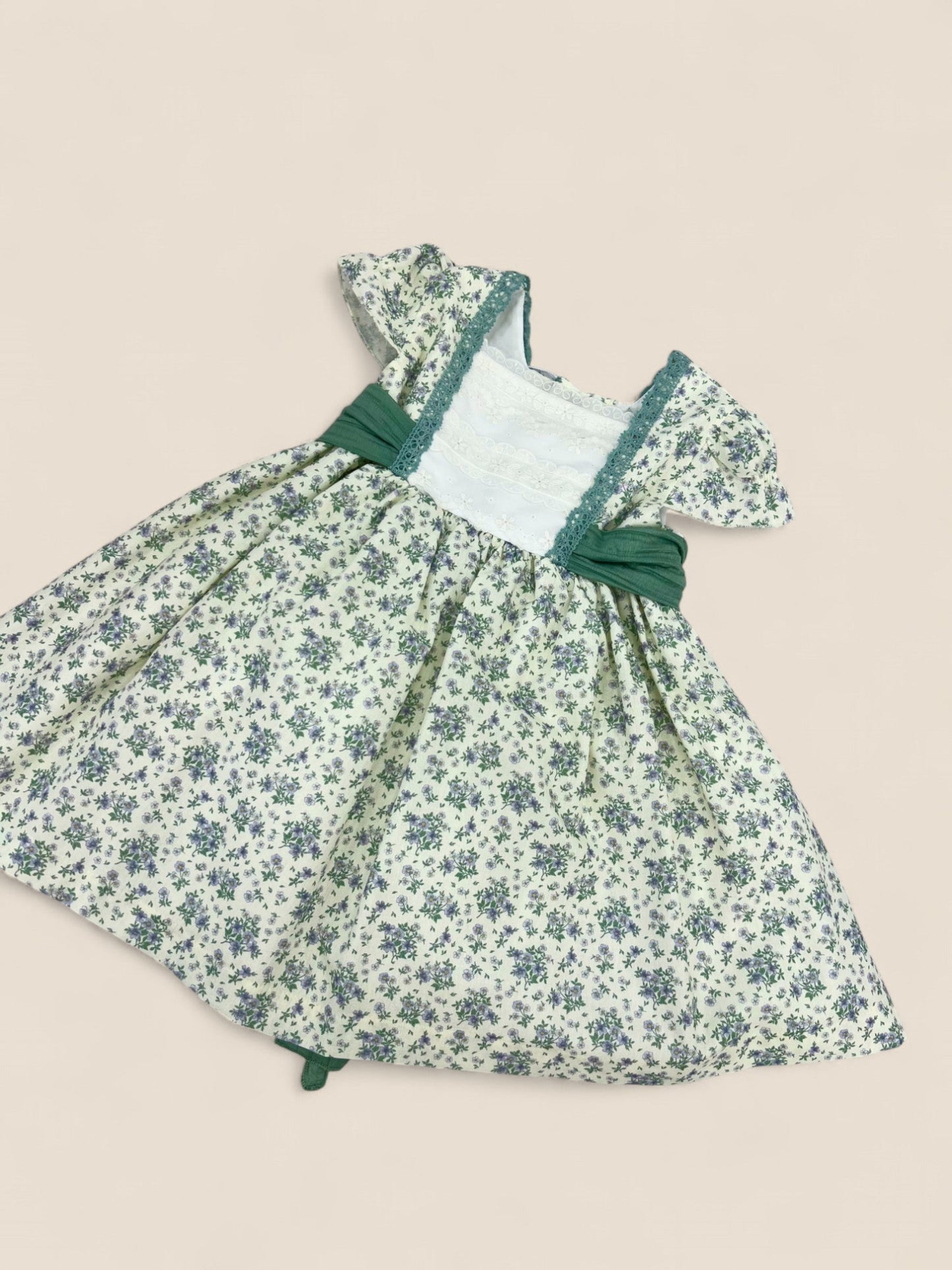 Vestido flores verdes.