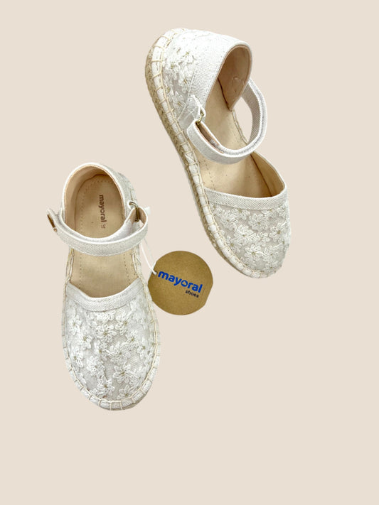 Alpargatas bordadas Mayoral.