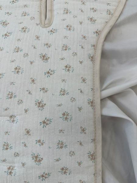 Colchoneta universal floral beige con detalle en relieve Peques del Valle