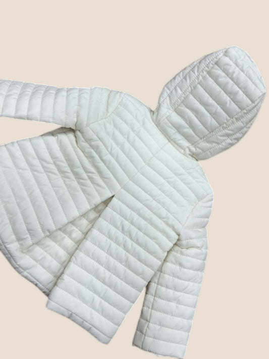 Abrigo acolchado blanco con capucha y botones dorados para niña Lolittos