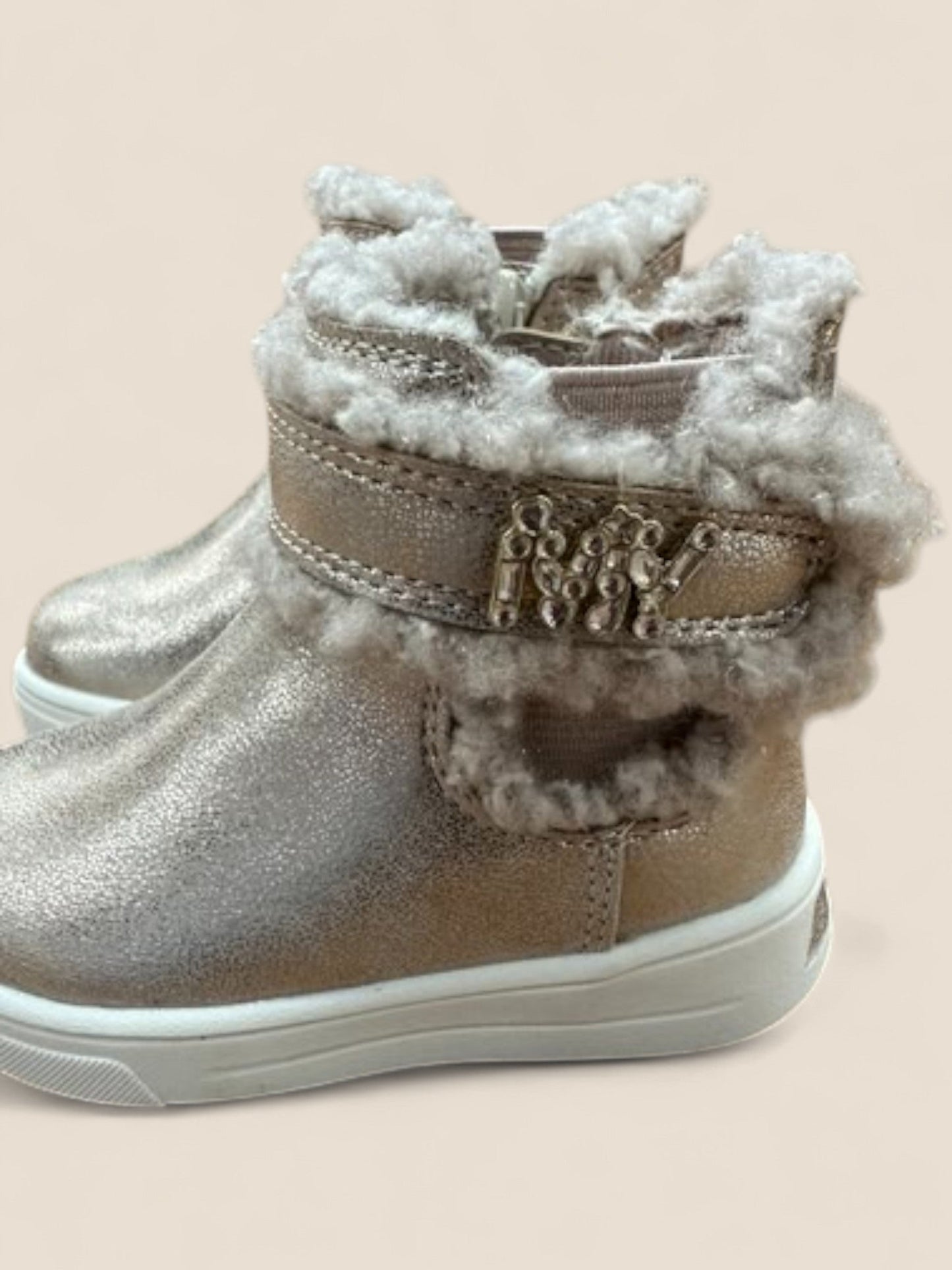 Botines niña metalizados con pelo interior y detalle brillante Mayoral
