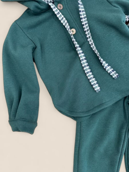 Chándal niño verde con capucha y detalle cuadros CUCÚ