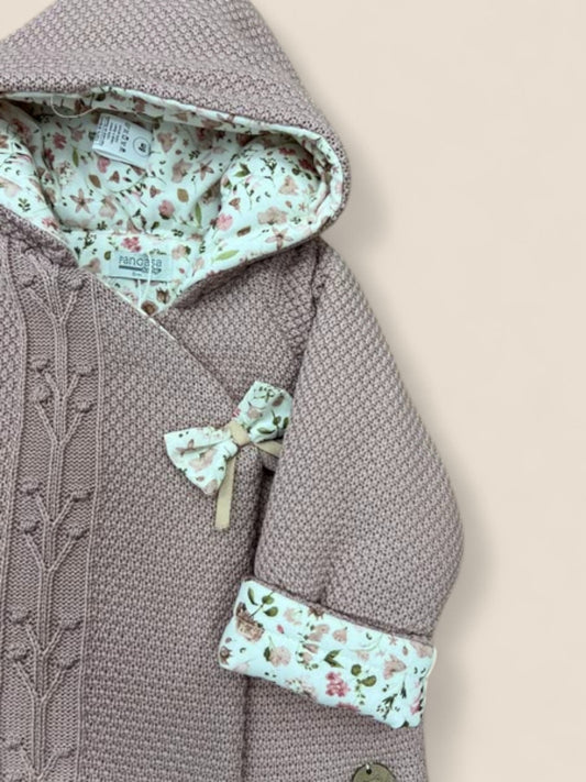 Chaqueta bebé punto gris con capucha forrada y lazo estampado PANGASA