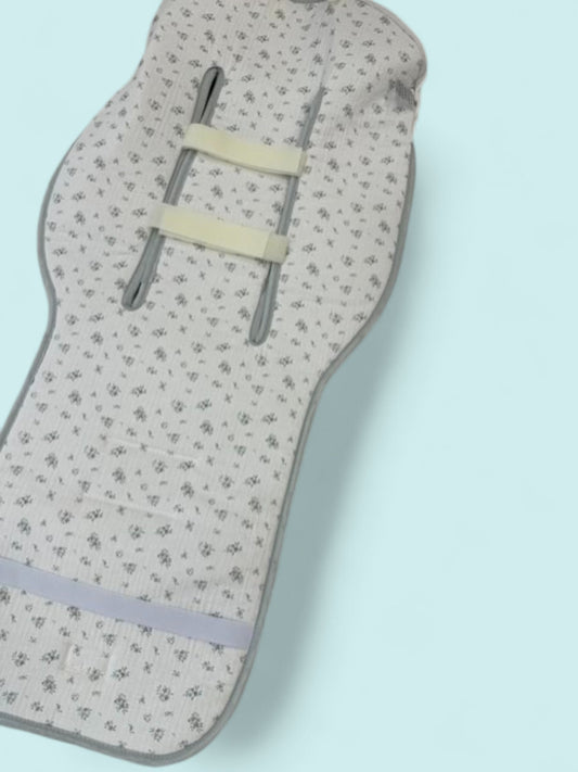 Colchoneta universal gris con flores pequeñas Peques del Valle