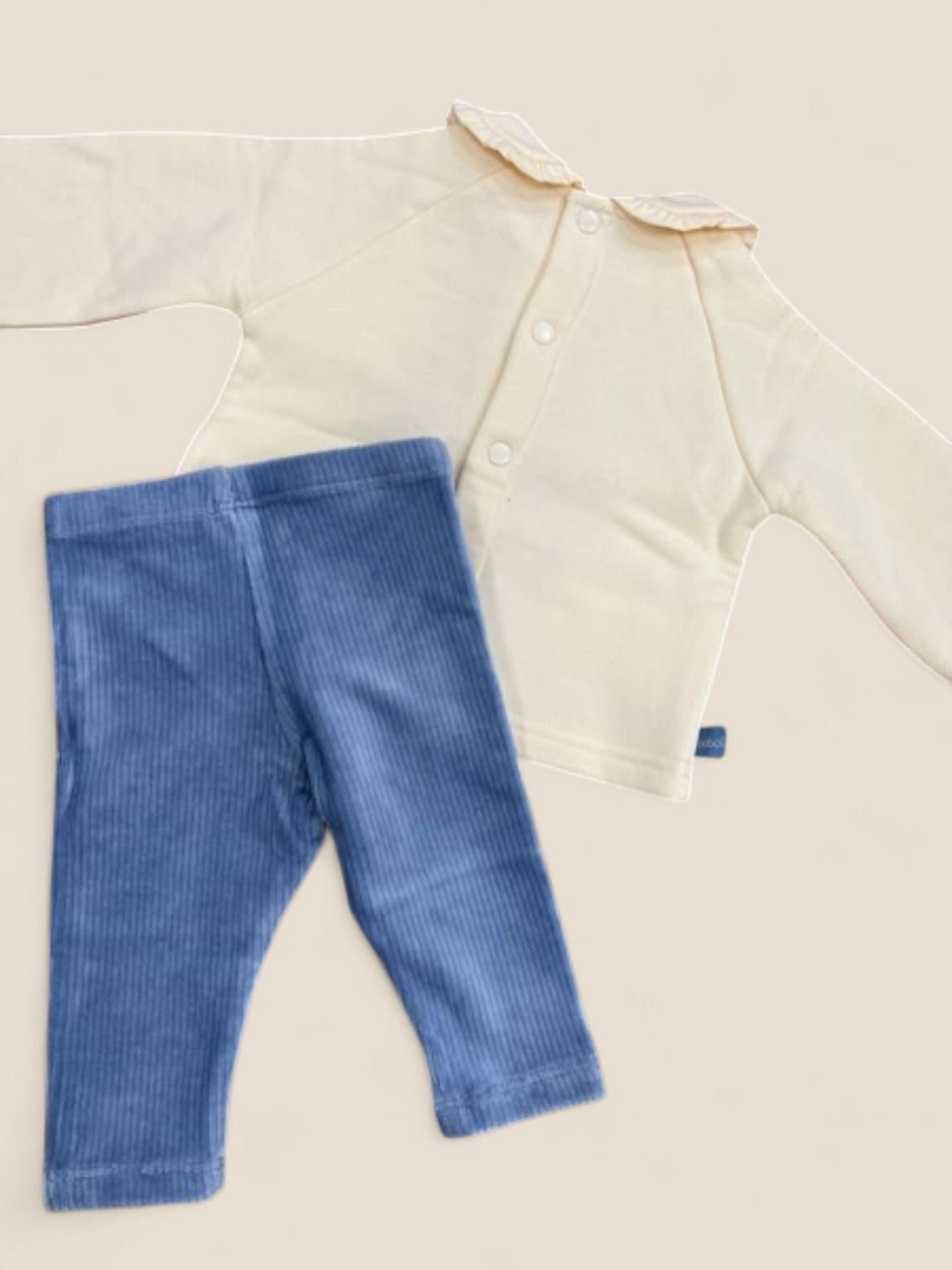 Conjunto bebé camiseta flores crema y pantalón pana azul BOBOLI