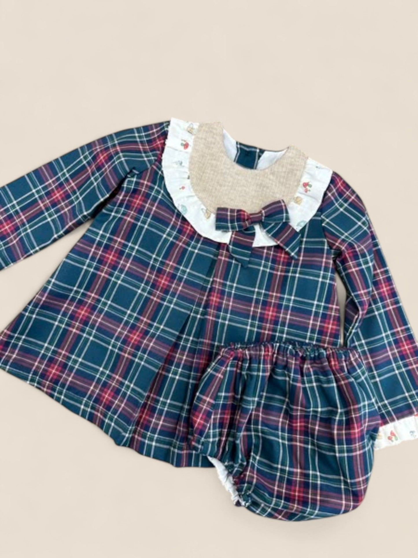 Conjunto bebé cuadros azul y granate con cuello volante CUCÚ