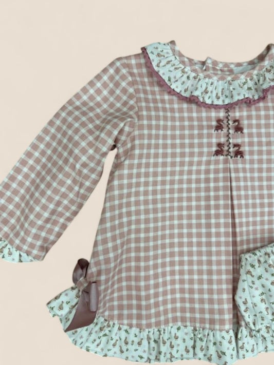 Conjunto bebé cuadros rosa y braguita flores Belén Costales