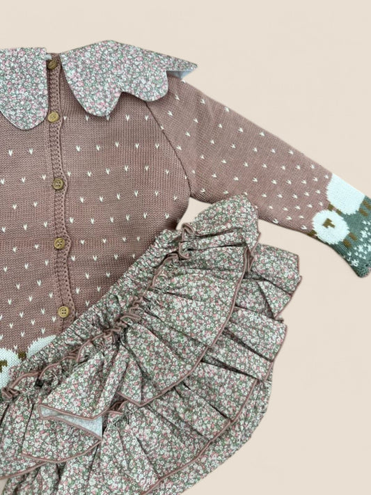 Conjunto de punto rosa con ovejitas y falda flores Lolittos