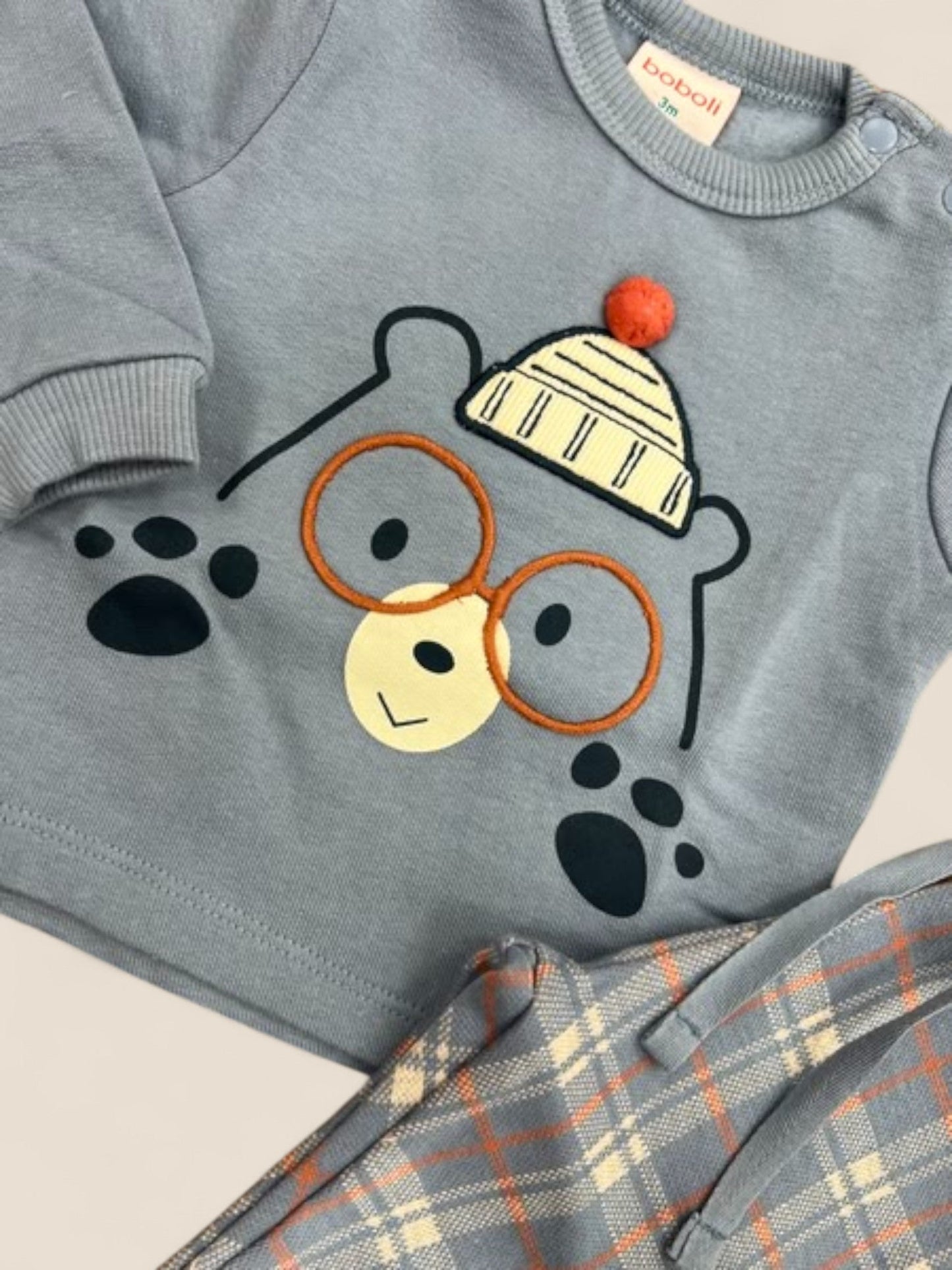 Conjunto bebé sudadera azul oso y pantalón cuadros BOBOLI