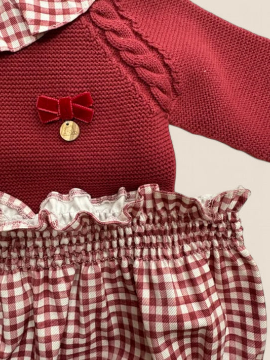 Conjunto punto granate y braguita cuadros vichy rojo.
