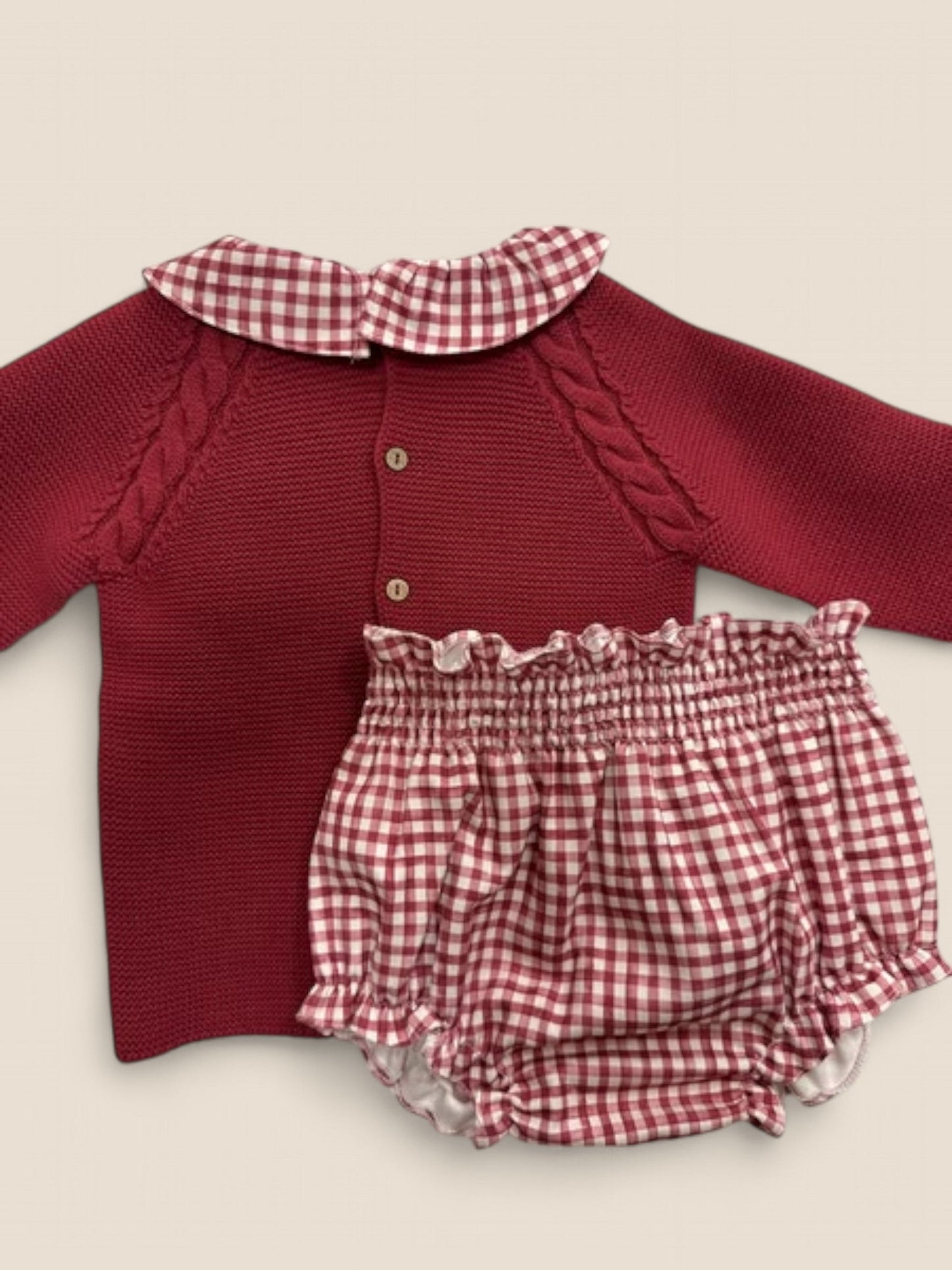 Conjunto punto granate y braguita cuadros vichy rojo.