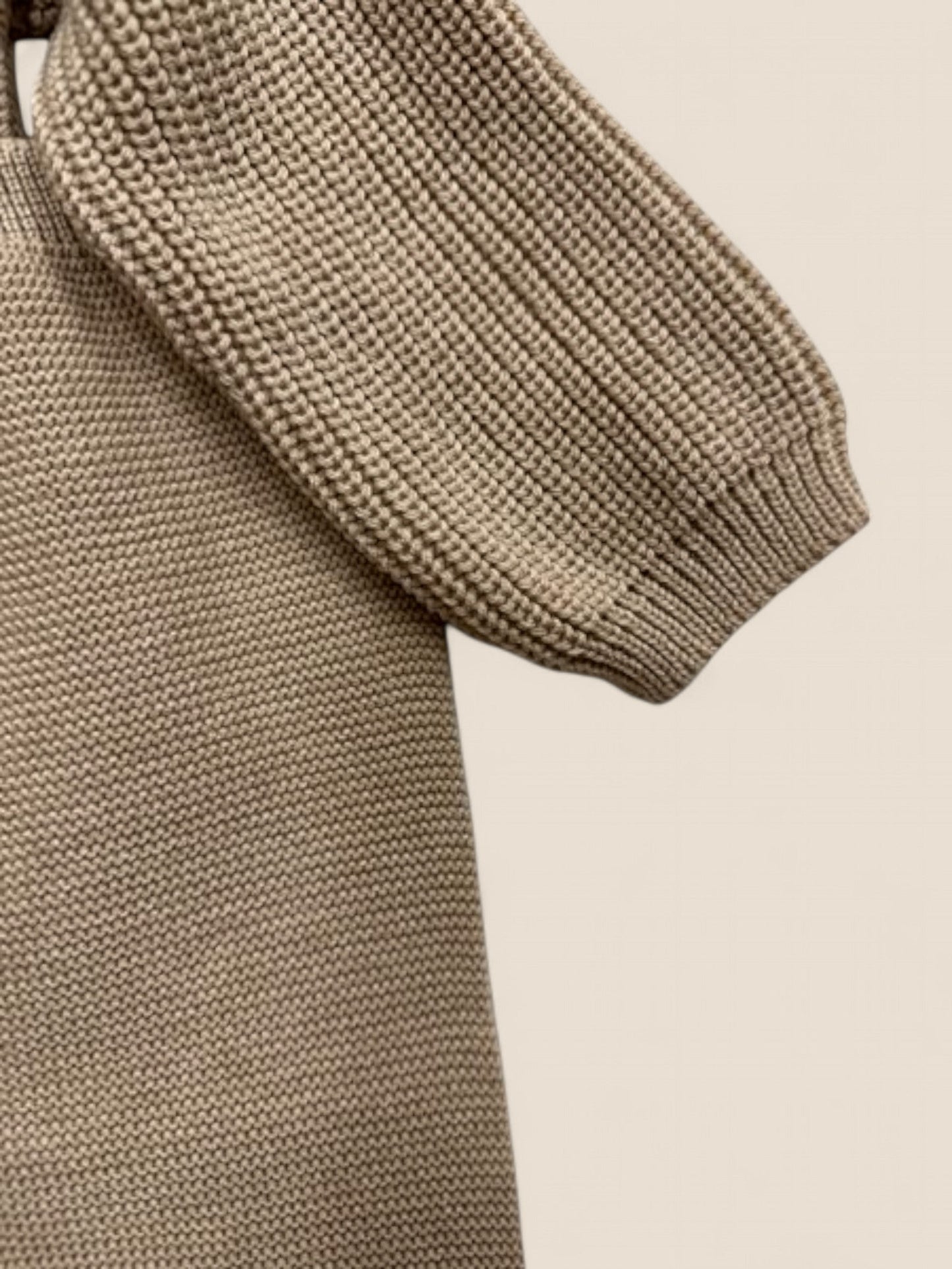 Conjunto marrón básico bebé en punto cálido.