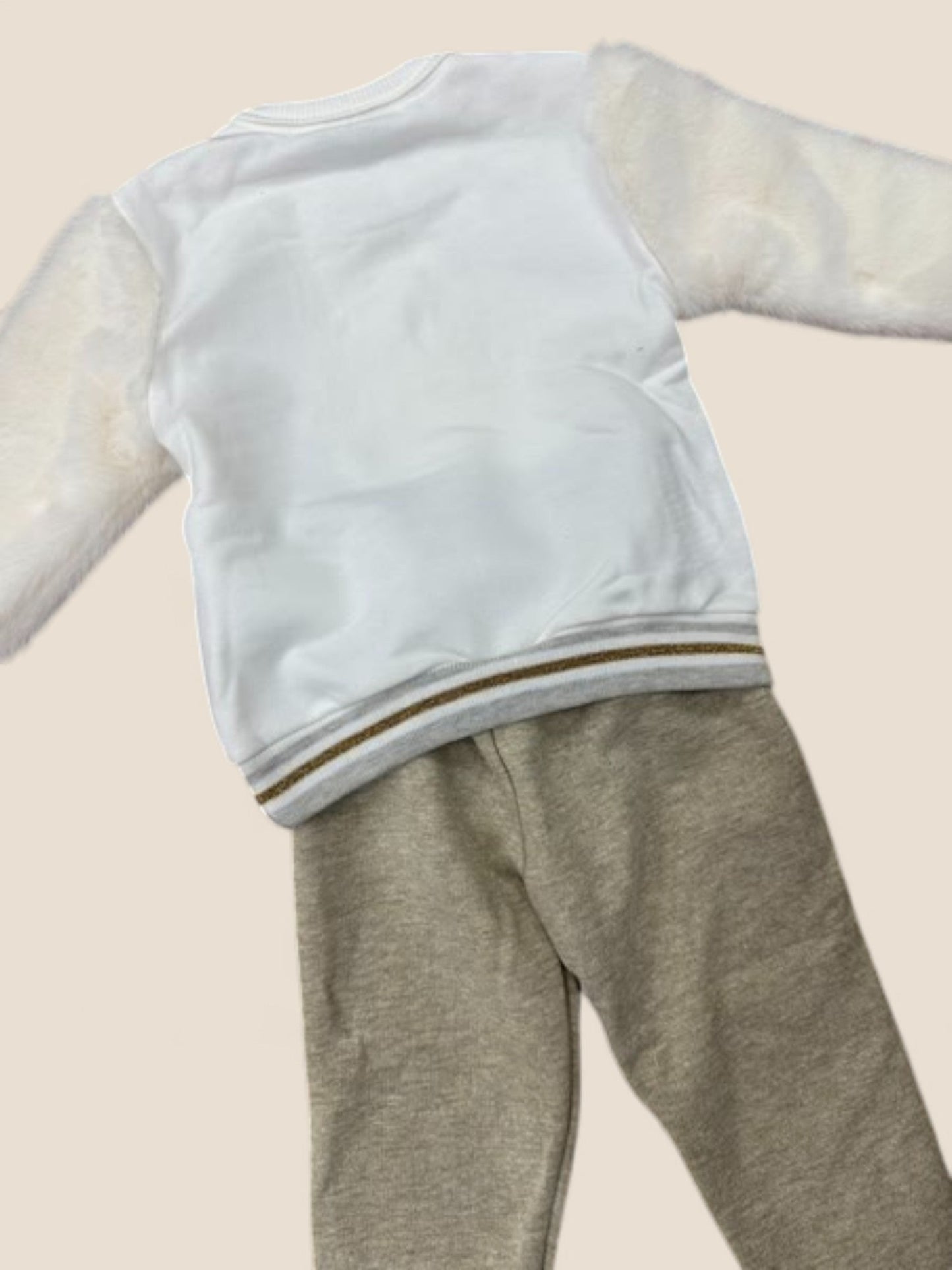 Conjunto niña sudadera blanca con conejo y pantalón gris KYLY