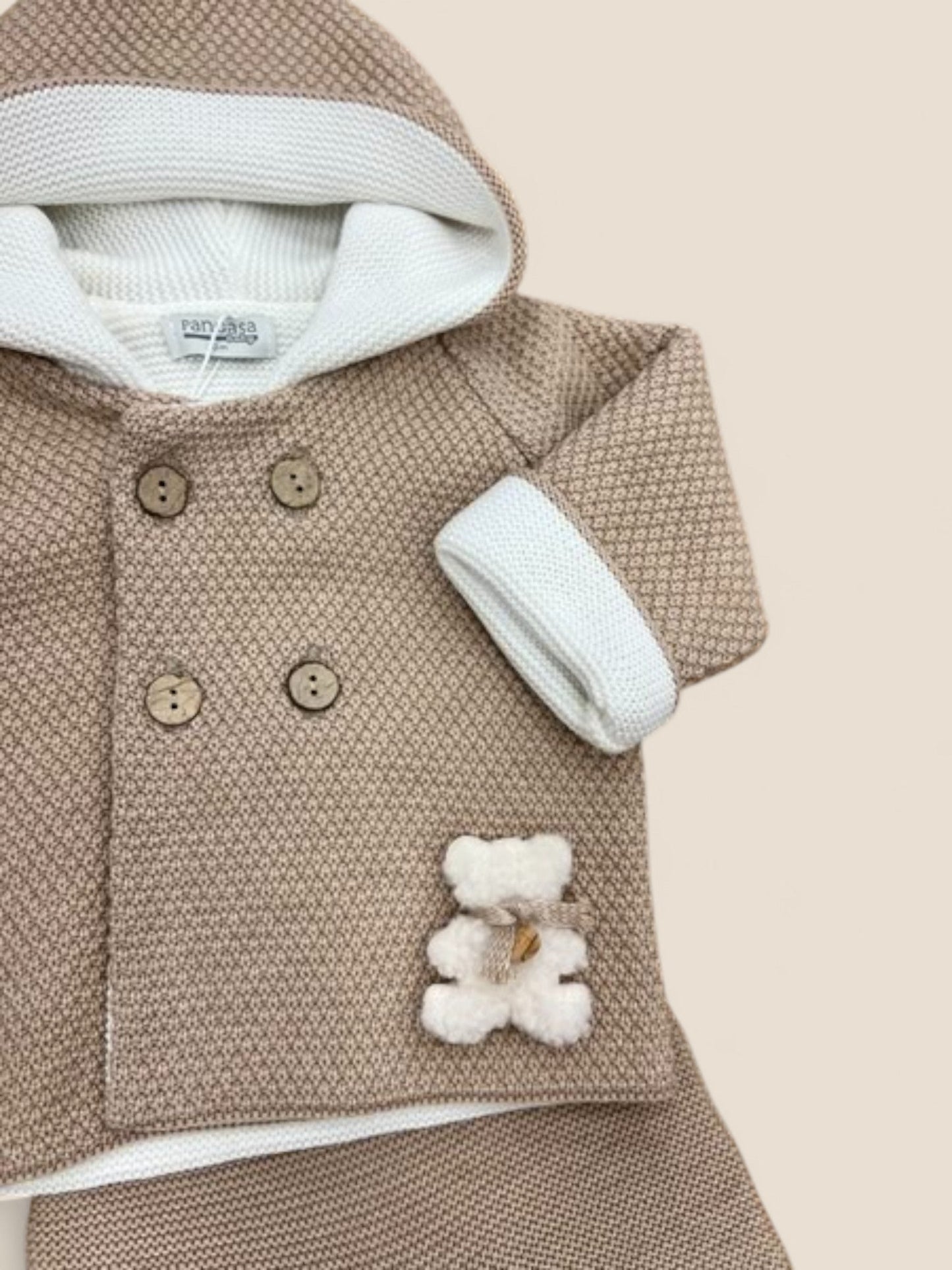 Conjunto de punto beige con capucha y polaina PANGASA