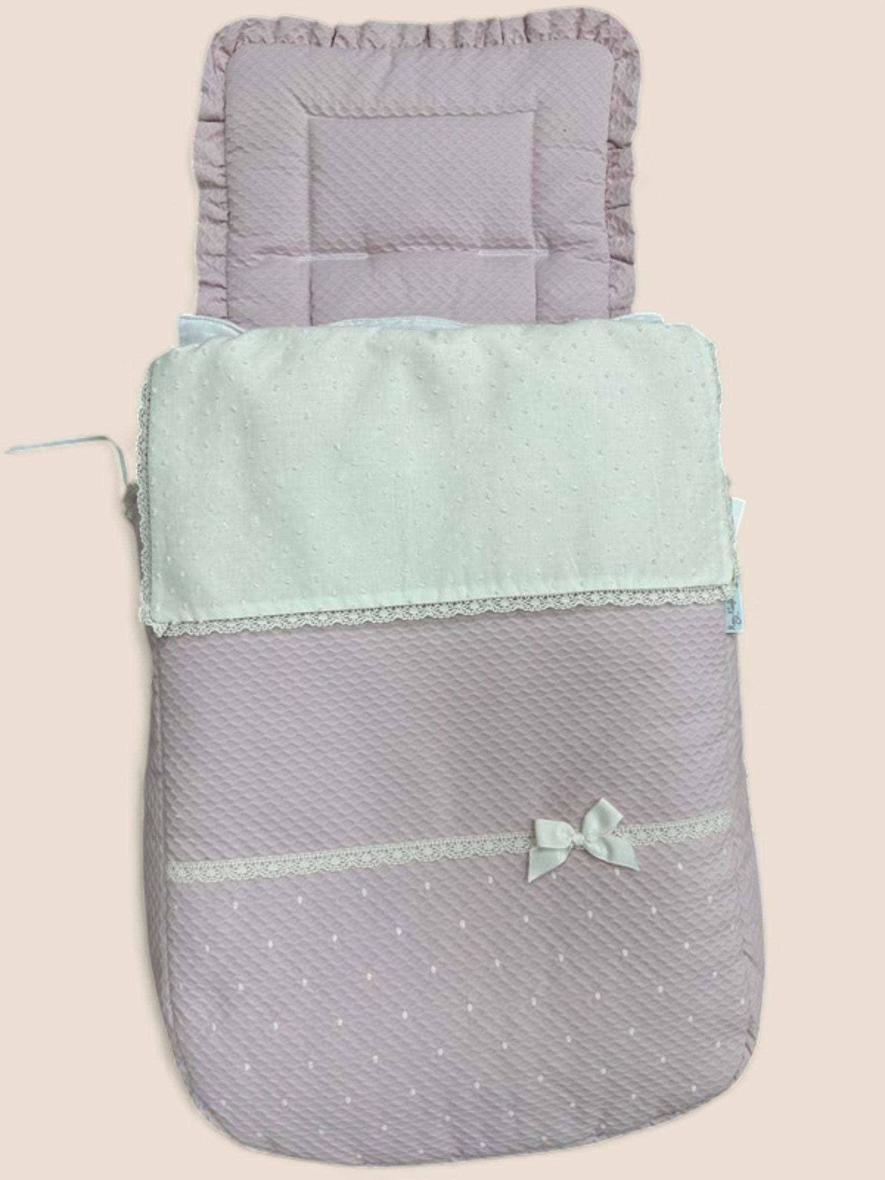 Saco rosa con piqué bordado y lazo blanco Peques del Valle