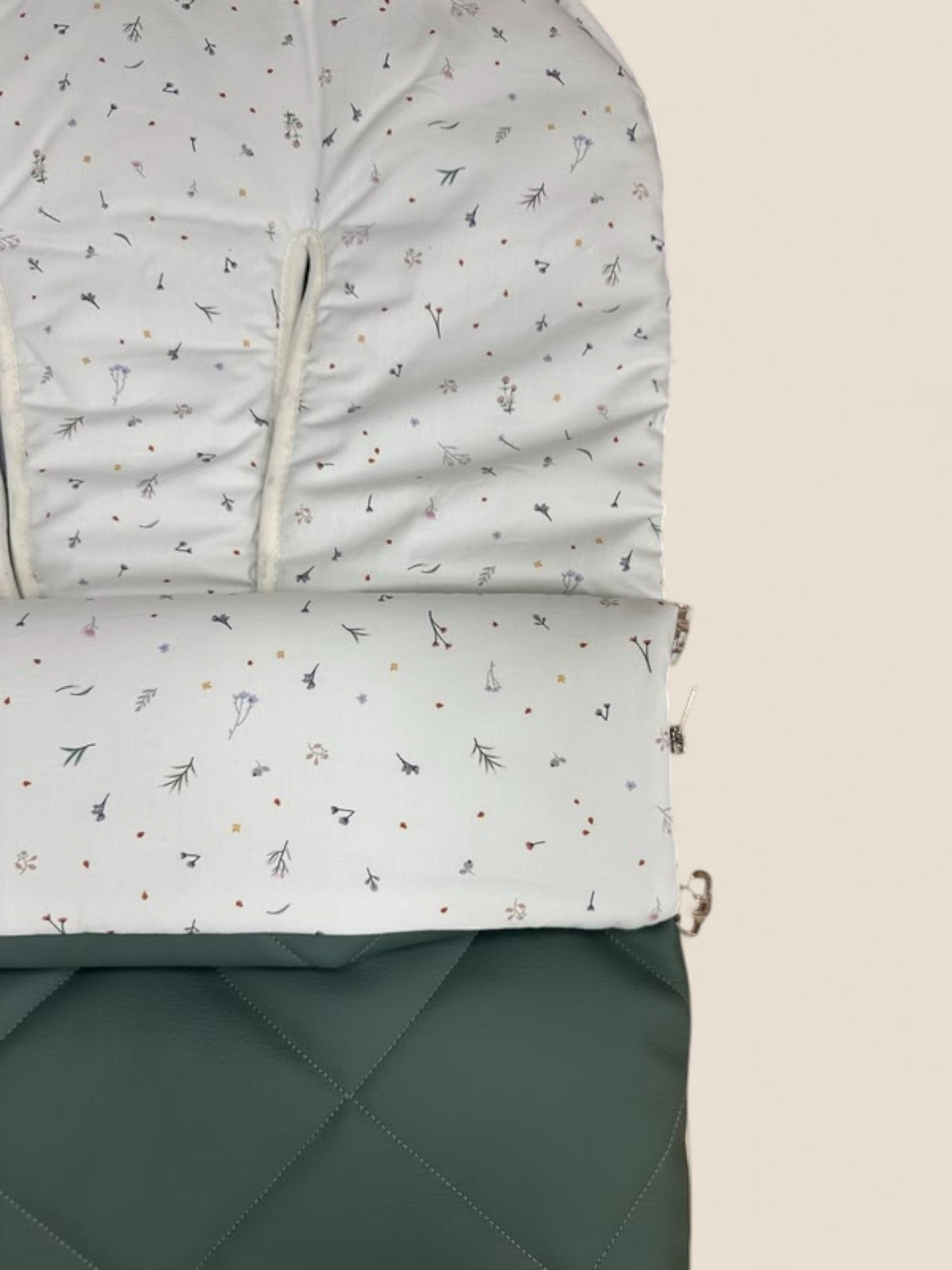 Saco universal polipiel verde acolchado con interior diente de león Peques del Valle