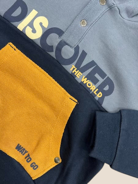 Sudadera bicolor azul con capucha y bolsillo mostaza “Discover” | Boboli BOBOLI