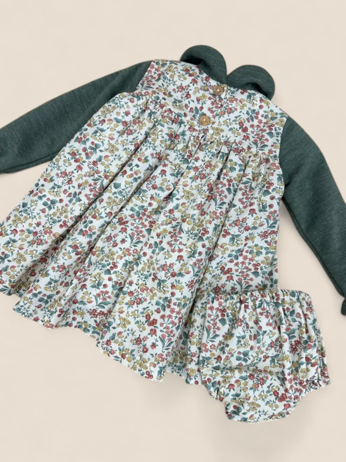 Vestido floral con jersey verde y braguita a juego CUCÚ