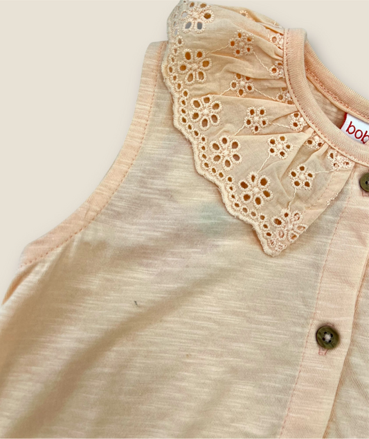 Blusa melocotón con bordado.