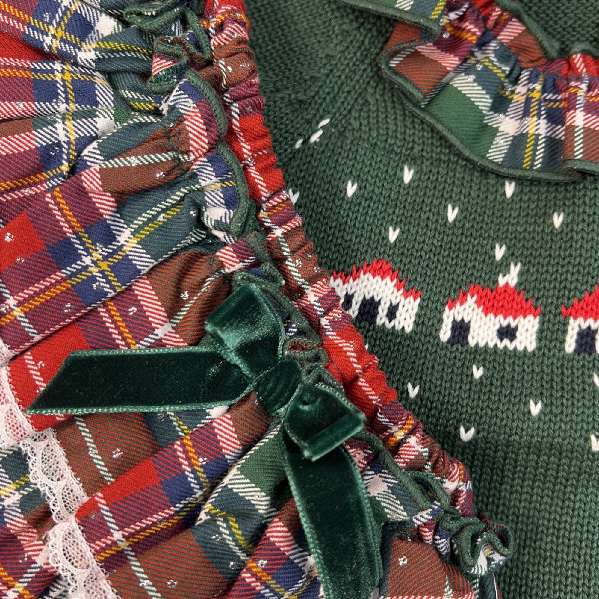 Conjunto bebé verde con falda tartán y casita de invierno Lolittos