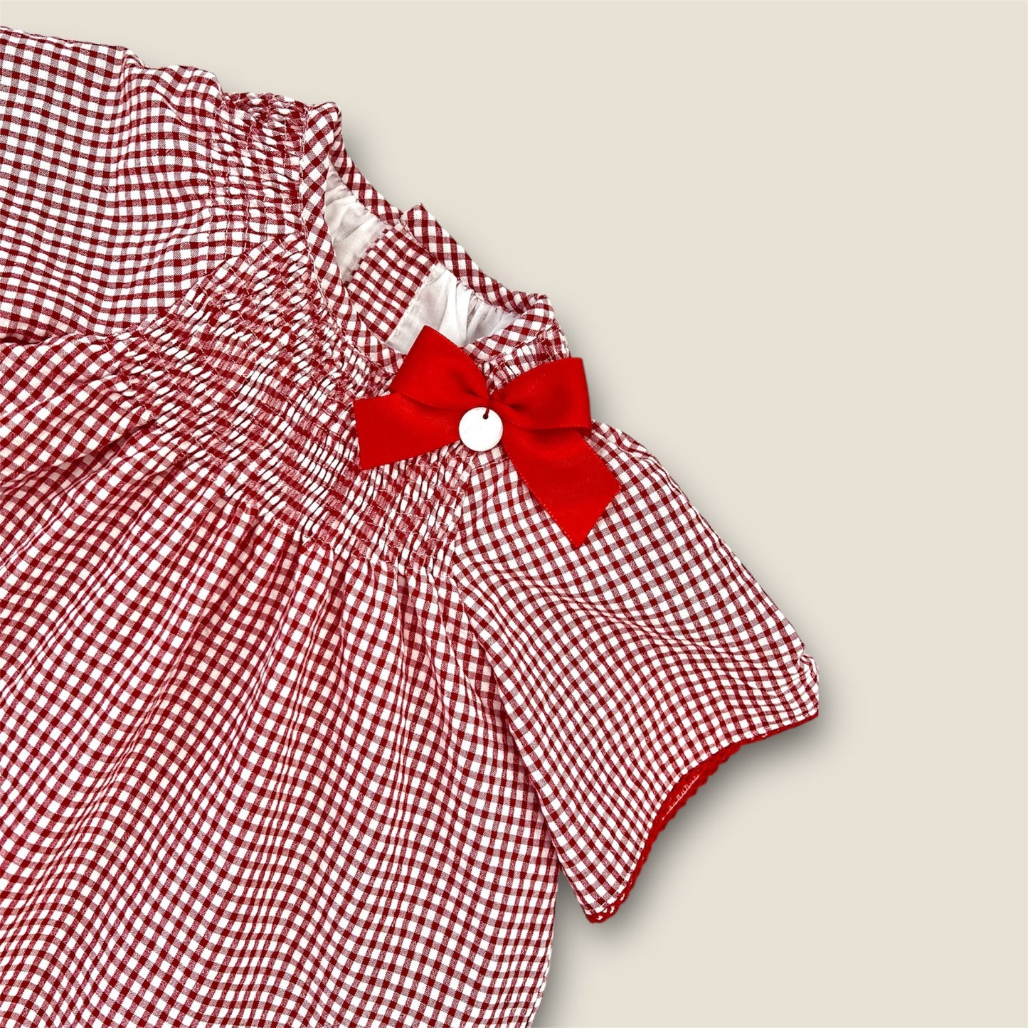 Vestido vichy rojo.