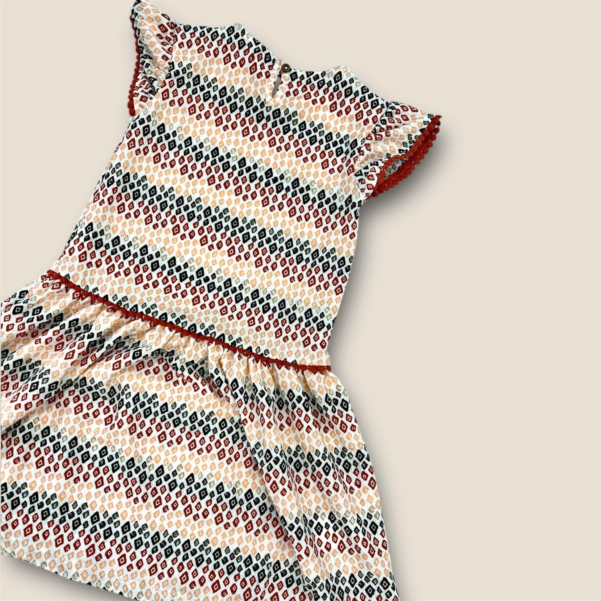 Vestido étnico.