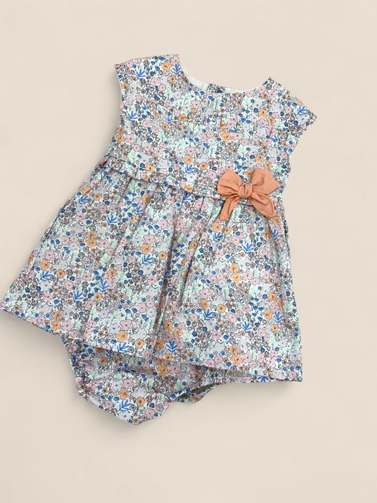 Vestido flores con lazada melocotón.