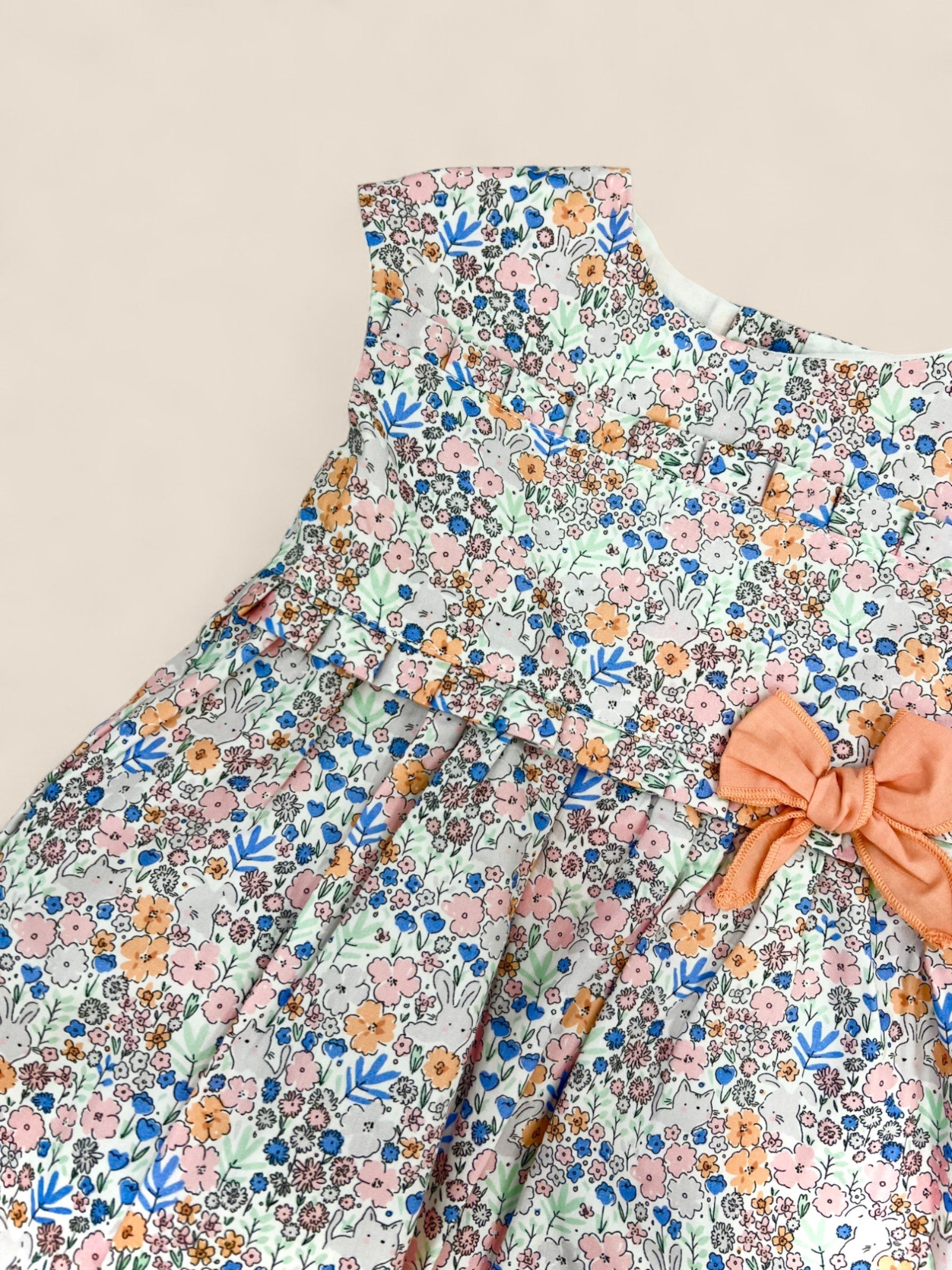 Vestido flores con lazada melocotón.