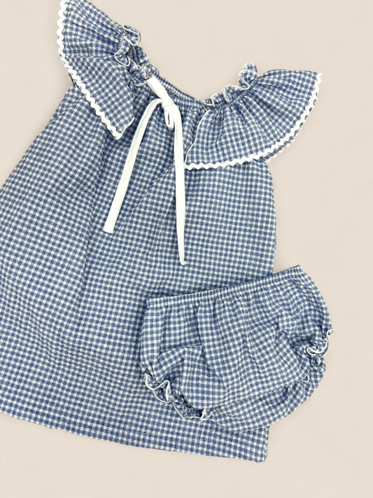 Vestido vichy azul con volante.