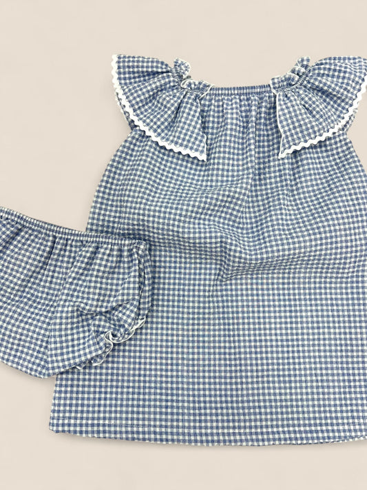 Vestido vichy azul con volante.