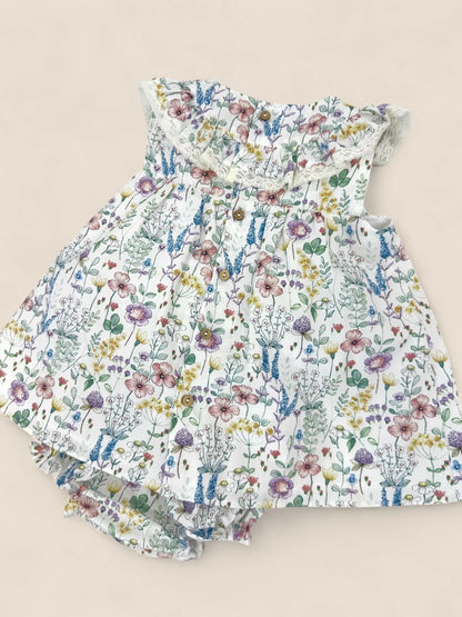 Vestido estampado floral pastel con volante Peques del Valle