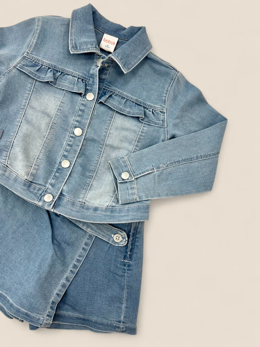 Conjunto denim urbano.