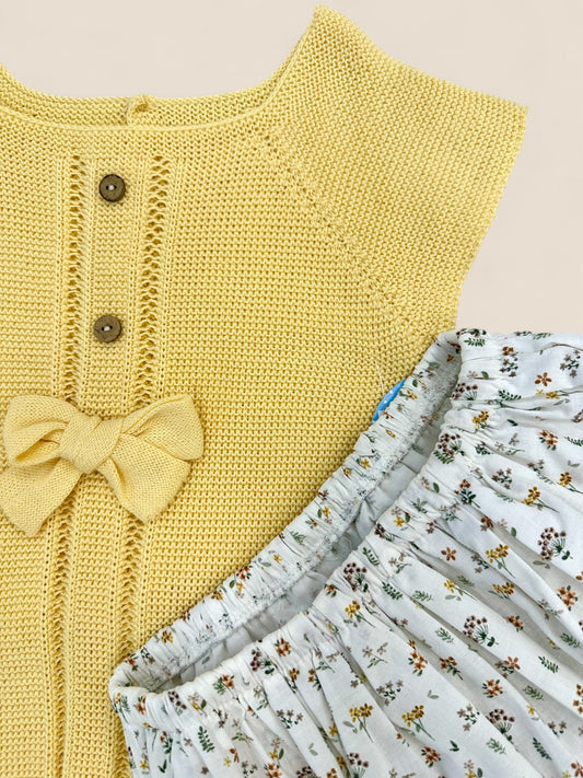 Vestido mostaza con toque floral Peques del Valle