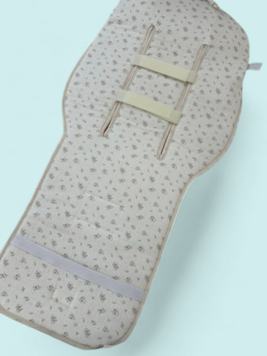 Colchoneta universal floral beige con detalle en relieve Peques del Valle