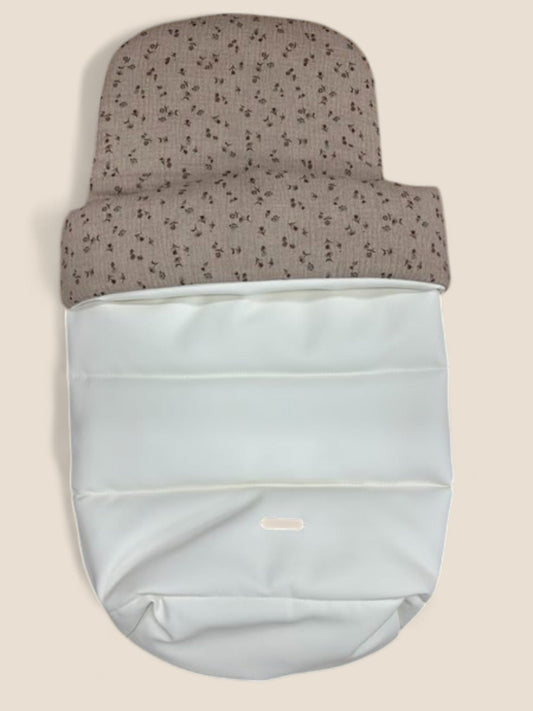 Saco de muselina beige con florecitas vintage y polipiel blanca Peques del Valle