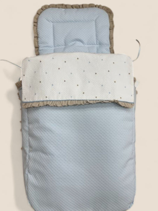 Saco de piqué azul con tapa blanca de topitos y volante beige Peques del Valle