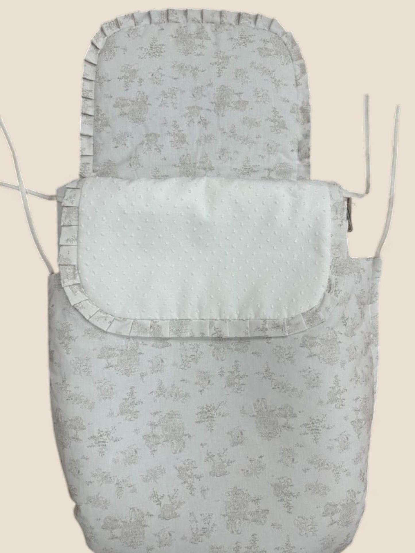 Saco de muselina toile gris con tapeta de plumeti y volante Peques del Valle