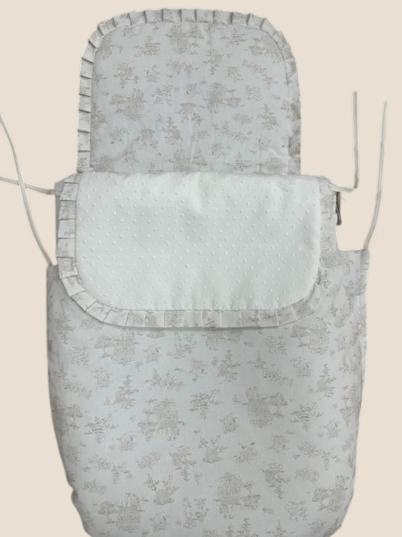 Saco de muselina toile gris con tapeta de plumeti y volante Peques del Valle
