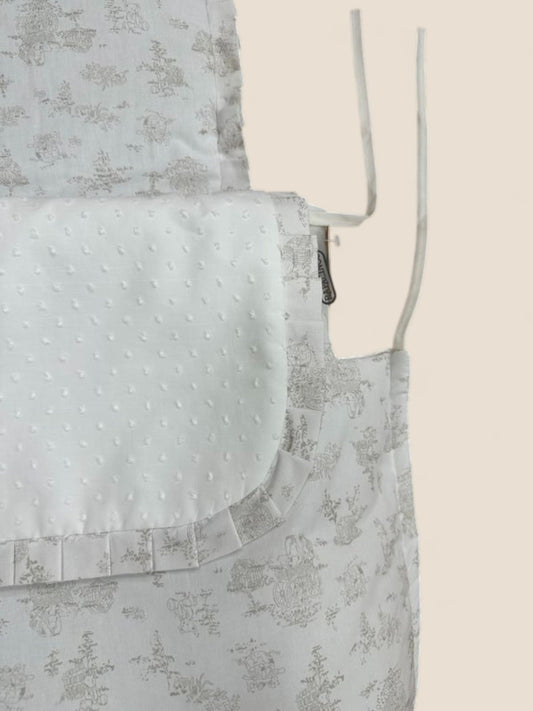 Saco de muselina toile gris con tapeta de plumeti y volante Peques del Valle