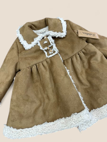 Abrigo bebé borreguito camel con cierre hebilla Lolittos