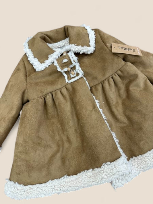 Abrigo bebé borreguito camel con cierre hebilla Lolittos
