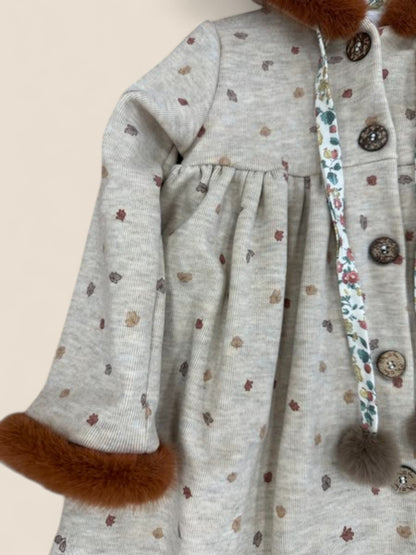 Abrigo con capucha y pololos estampado hojas CUCÚ