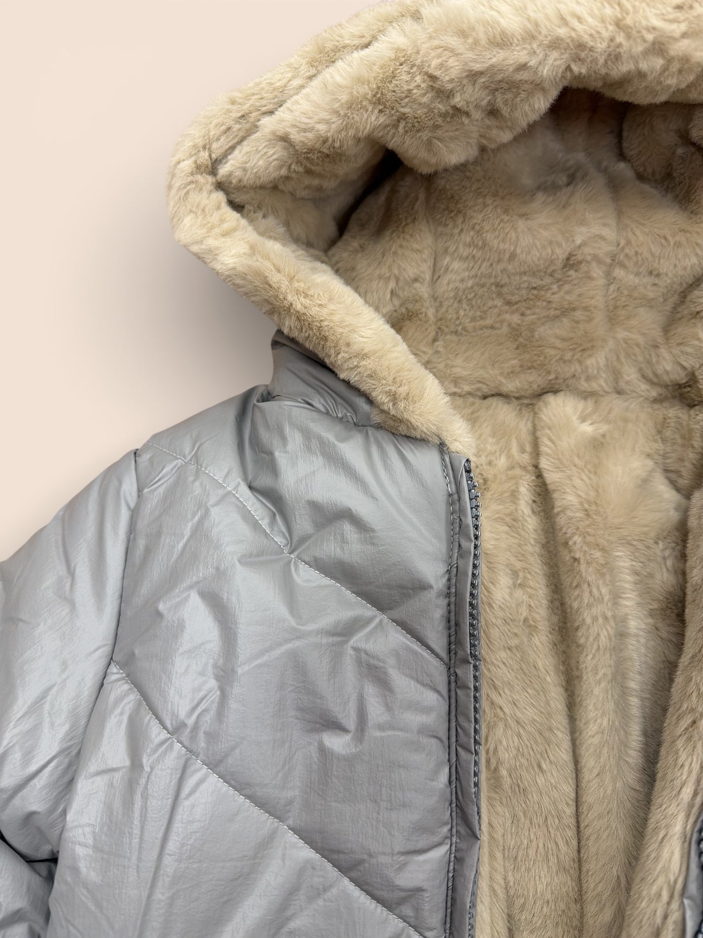 Abrigo niña acolchado gris infantil reversible con capucha y forro efecto borreguito
