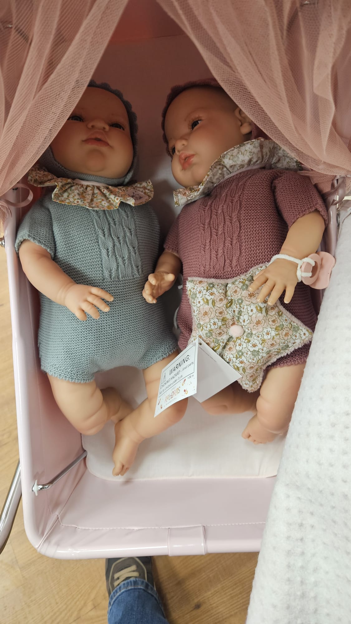 Muñeco bebé reborn realista con conjunto rosa empolvado de punto — 45 cm Peques del Valle