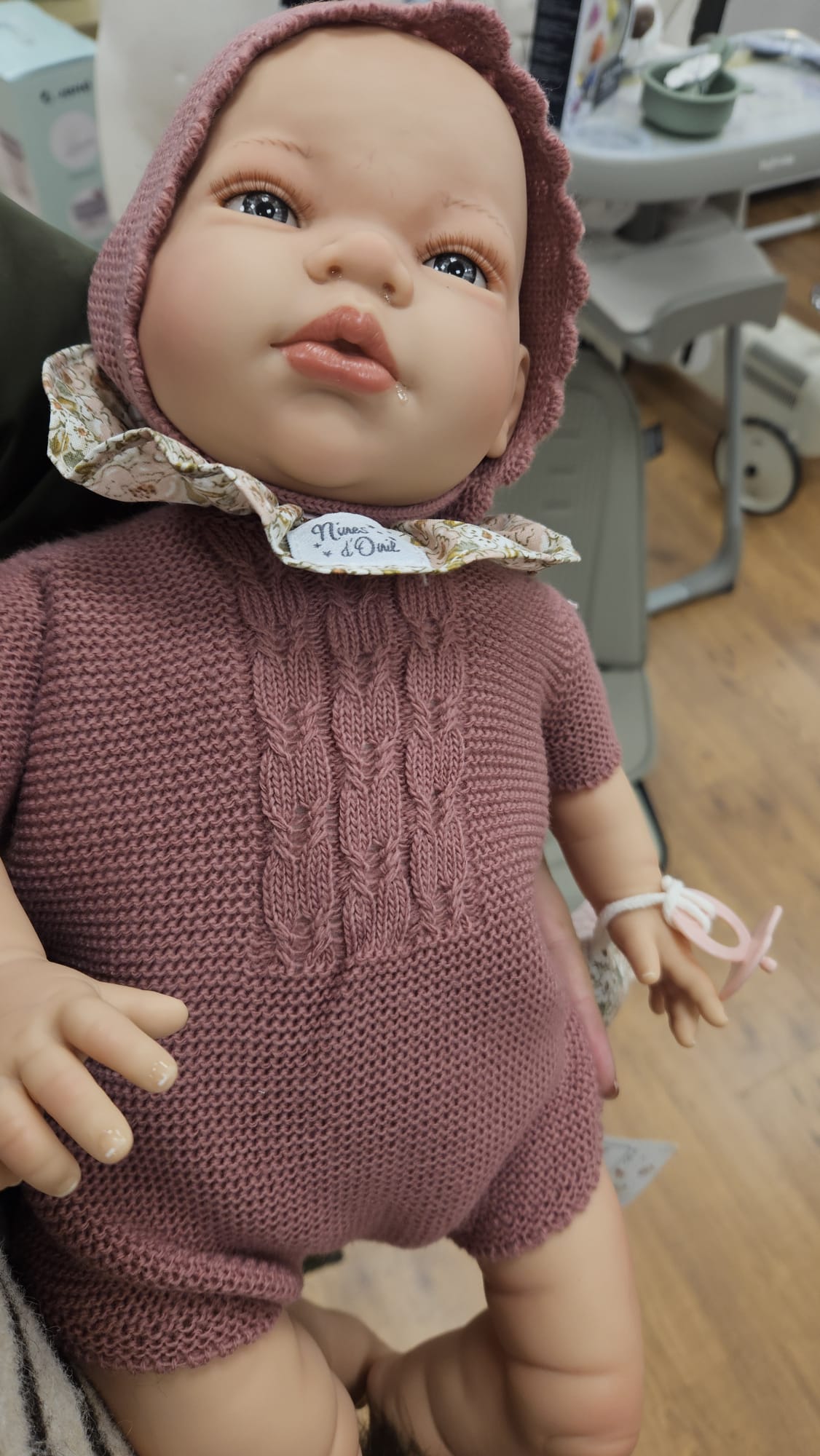 Muñeco bebé reborn realista con conjunto rosa empolvado de punto — 45 cm Peques del Valle