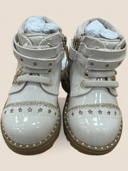 Botas Mayoral charol blancas con estrellas Mayoral