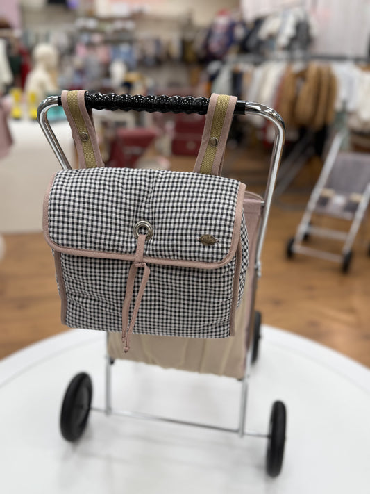 Carrito Bebelux de muñecas vichy negro con bolsito rosa empolvado Bebelux