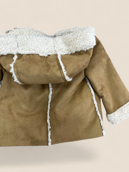 Chaqueta bebé borreguito camel con capucha Lolittos